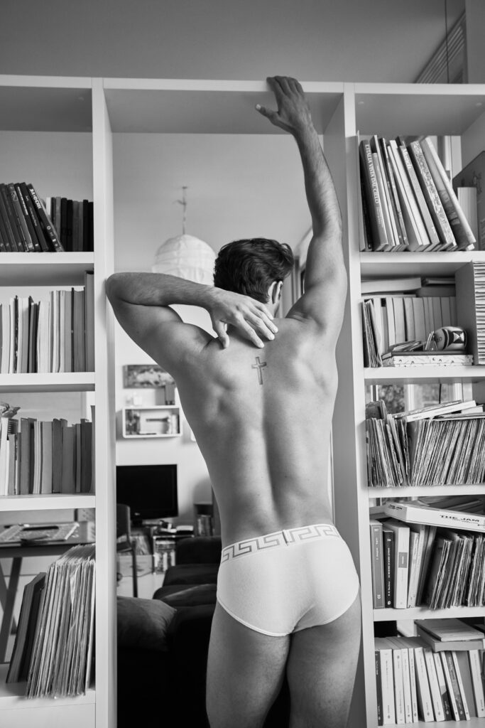 Elliot Meeten fotografiado para la revista masculina Rísbel Magazine