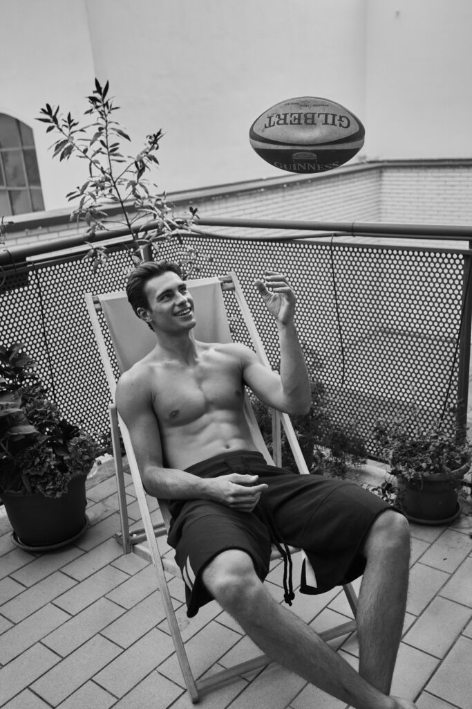 Elliot Meeten fotografiado para la revista masculina Rísbel Magazine