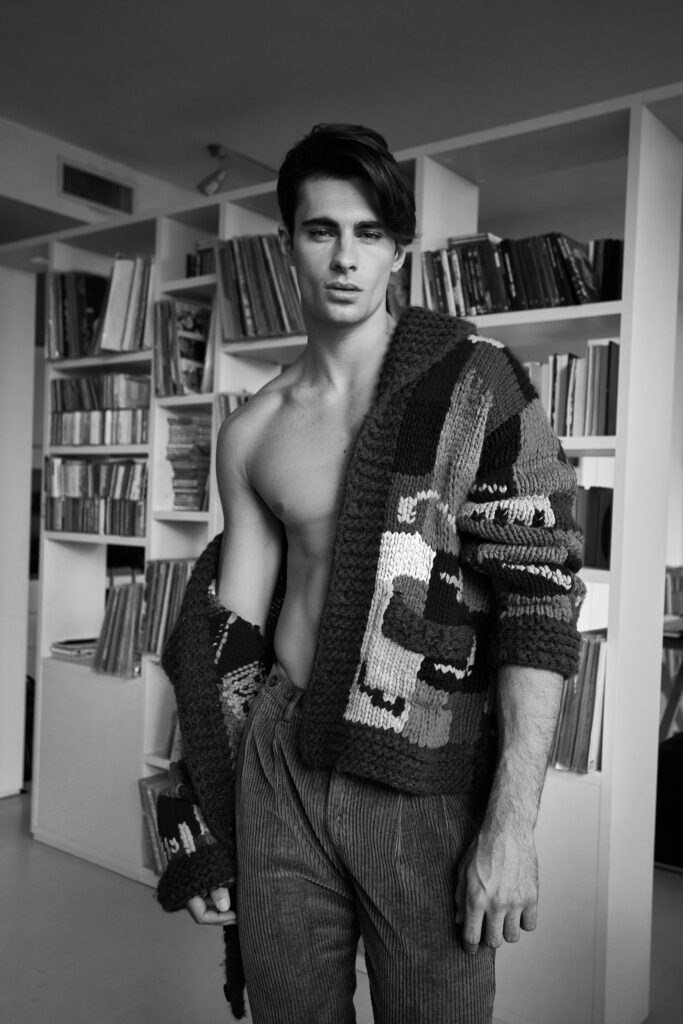 Elliot Meeten fotografiado para la revista masculina Rísbel Magazine