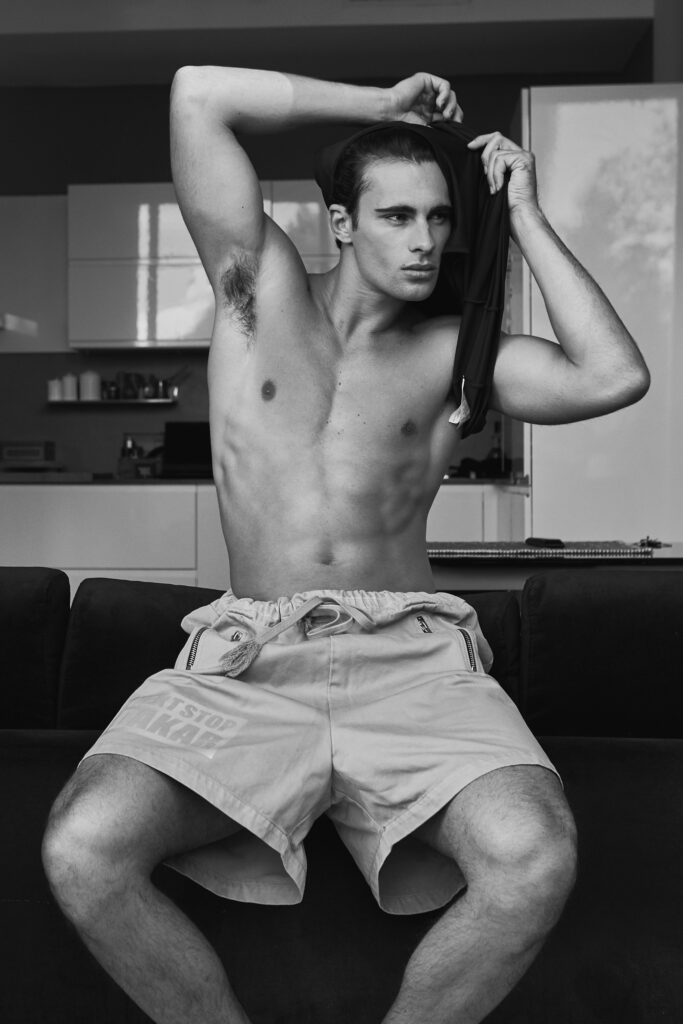 Elliot Meeten fotografiado para la revista masculina Rísbel Magazine