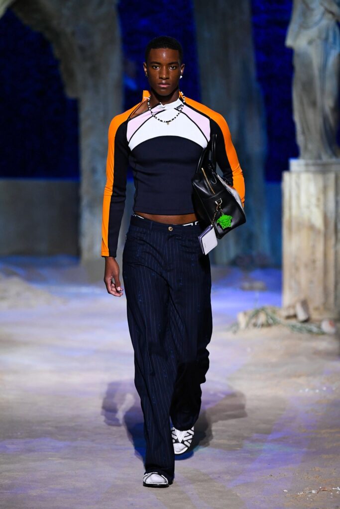 Desfile Versace para hombre temporada primavera verano 2021