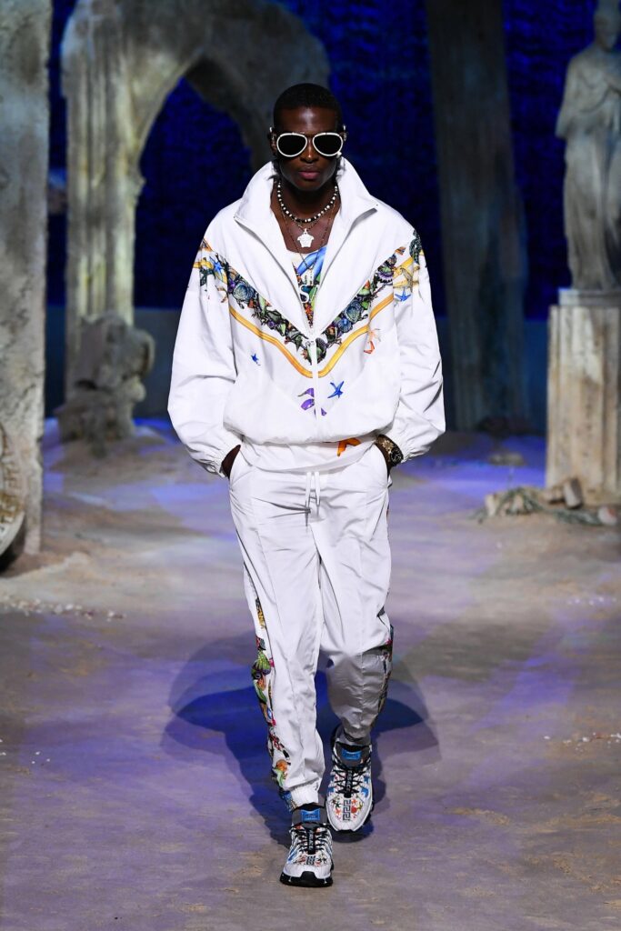 Desfile Versace para hombre temporada primavera verano 2021