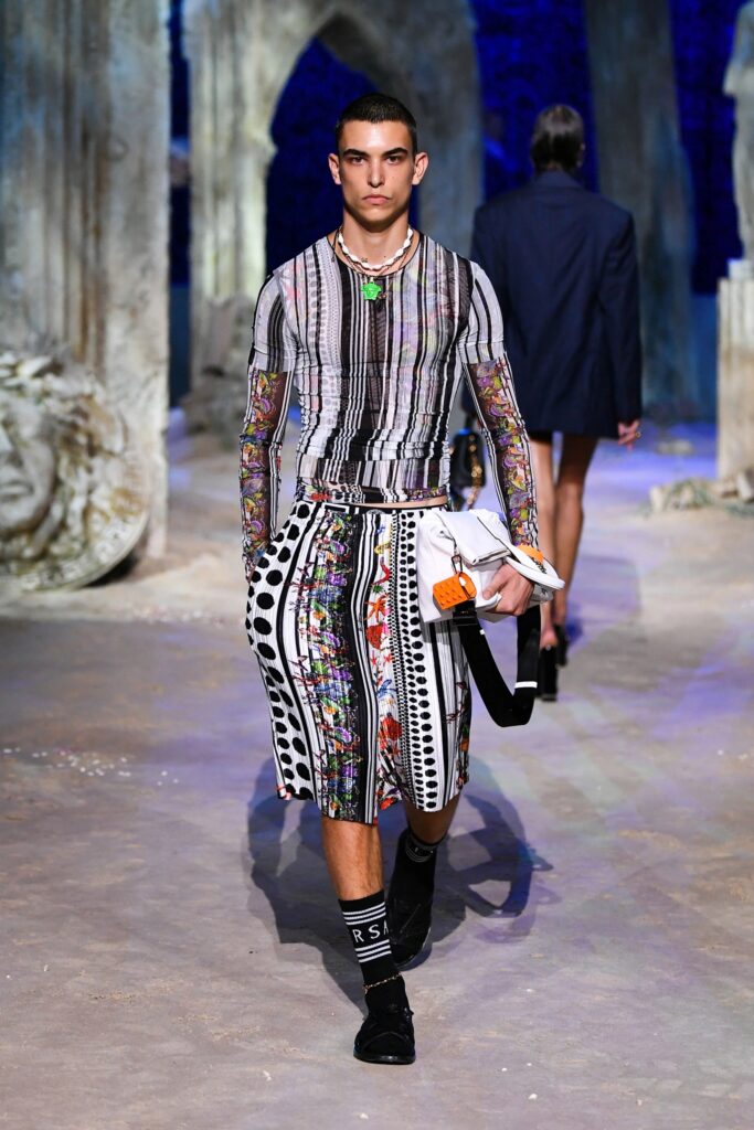 Desfile Versace para hombre temporada primavera verano 2021