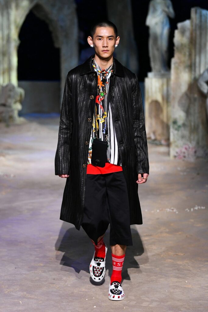 Desfile Versace para hombre temporada primavera verano 2021