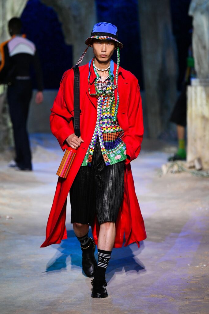 Desfile Versace para hombre temporada primavera verano 2021