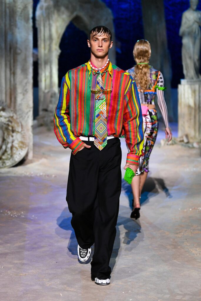 Desfile Versace para hombre temporada primavera verano 2021