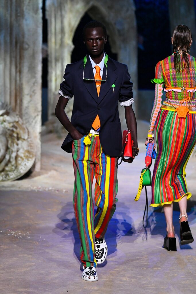 Desfile Versace para hombre temporada primavera verano 2021
