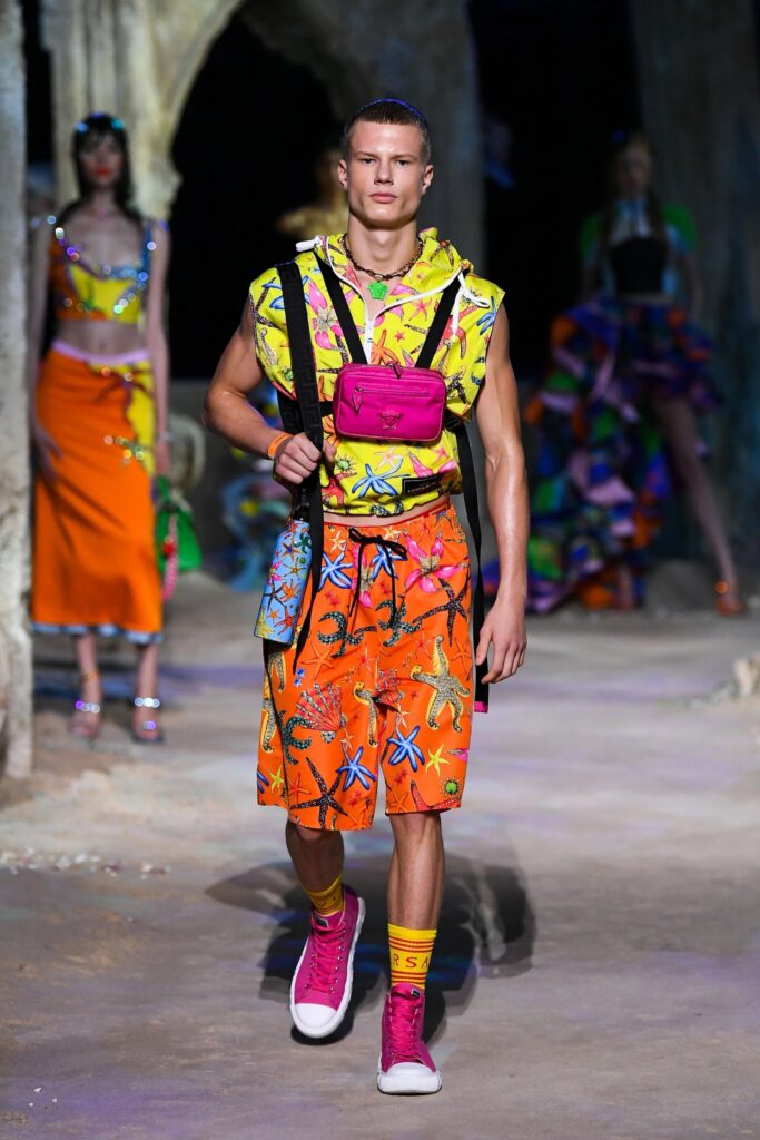 Desfile Versace para hombre temporada primavera verano 2021