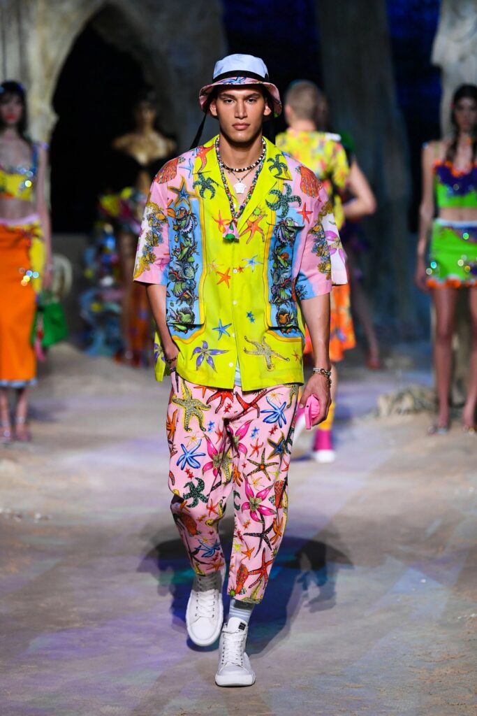 Desfile Versace para hombre temporada primavera verano 2021