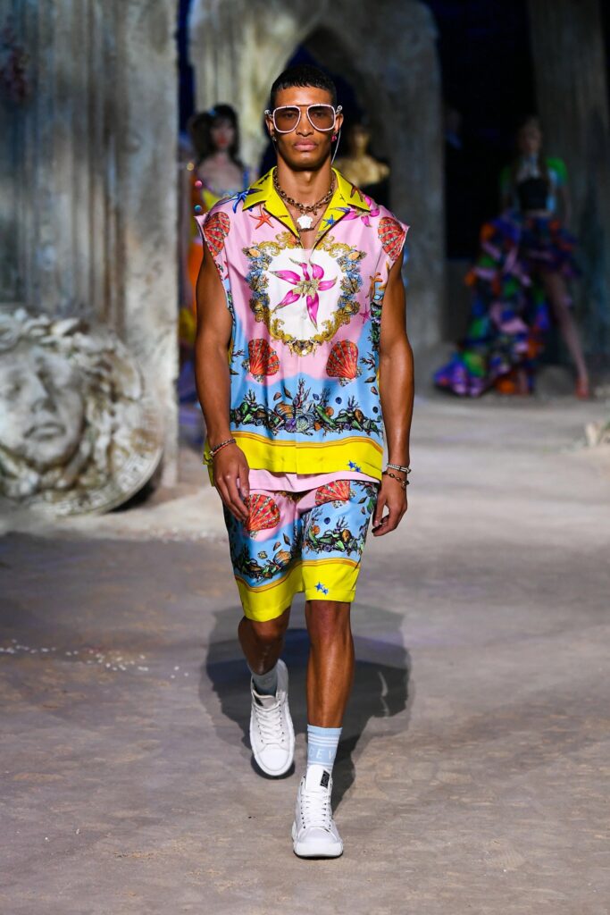 Desfile Versace para hombre temporada primavera verano 2021