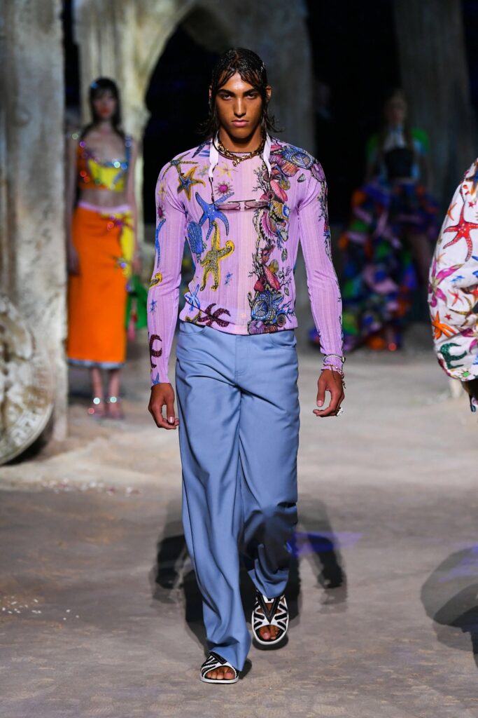 Desfile Versace para hombre temporada primavera verano 2021
