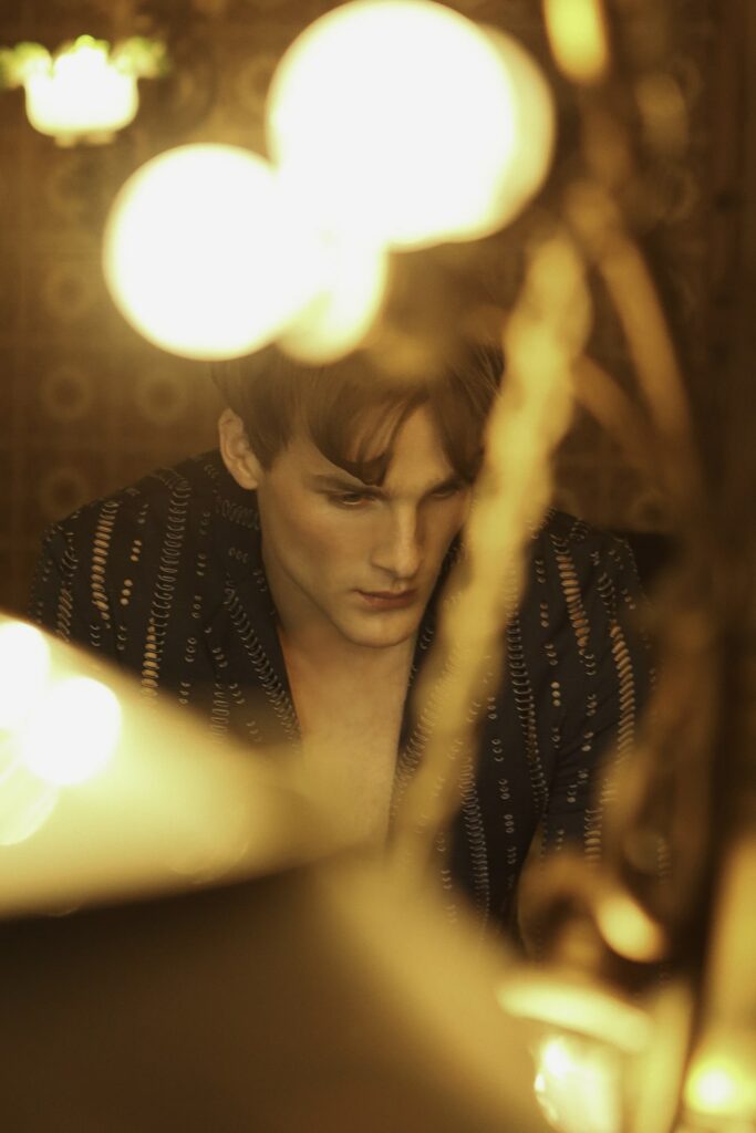 El modelo catalán Joan Mirangels fotografiado por Enric Virgili para Rísbel Magazine