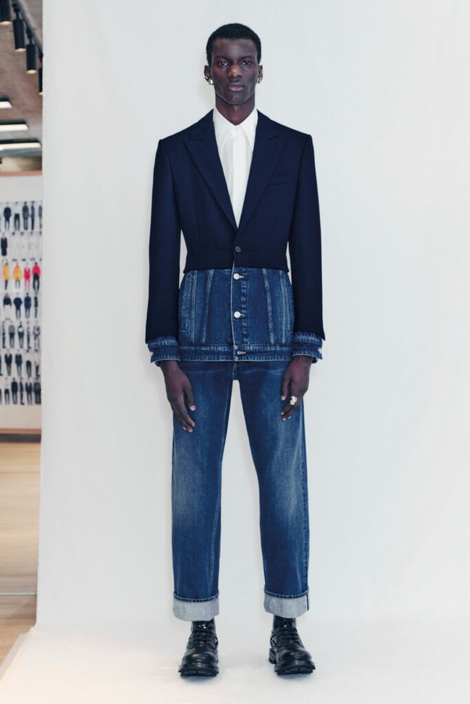 Looks de la colección masculina de la firma Alexander McQueen otoño/invierno 2021-2022