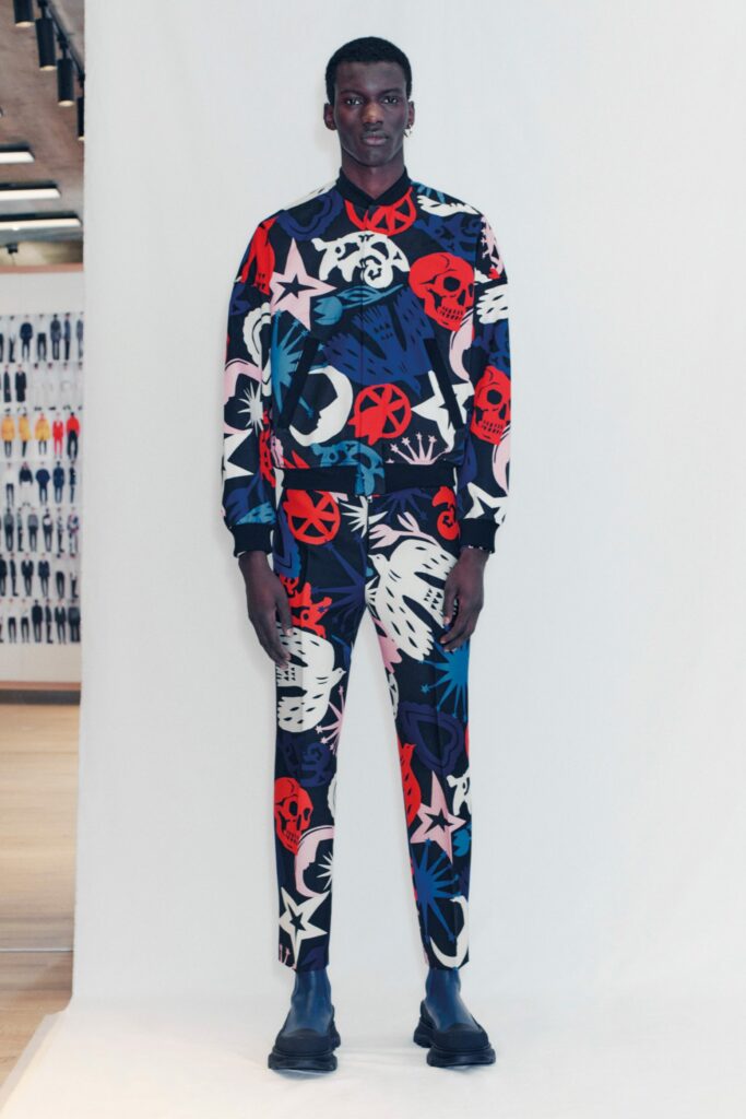 Looks de la colección masculina de la firma Alexander McQueen otoño/invierno 2021-2022