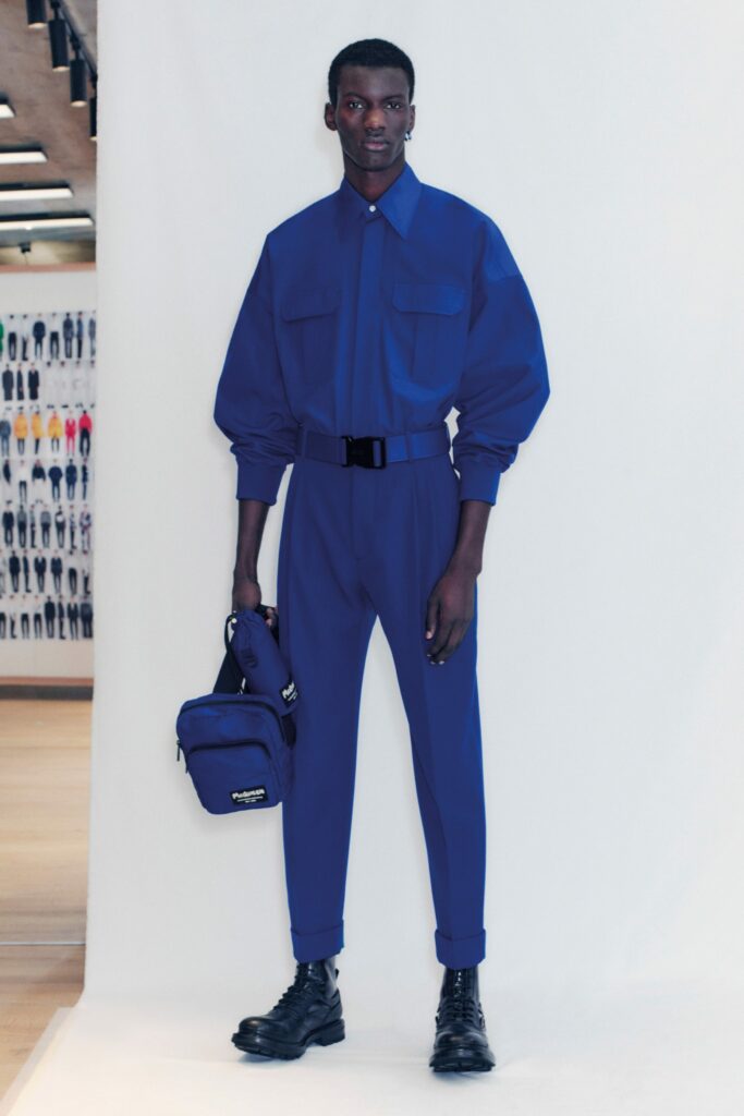 Looks de la colección masculina de la firma Alexander McQueen otoño/invierno 2021-2022