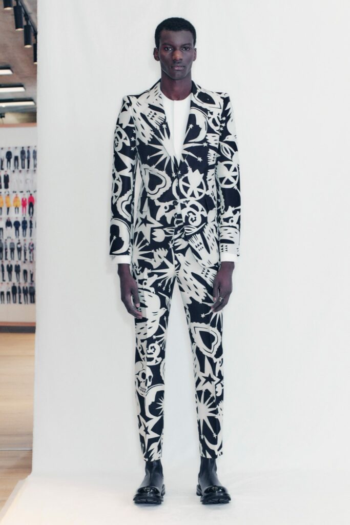 Looks de la colección masculina de la firma Alexander McQueen otoño/invierno 2021-2022