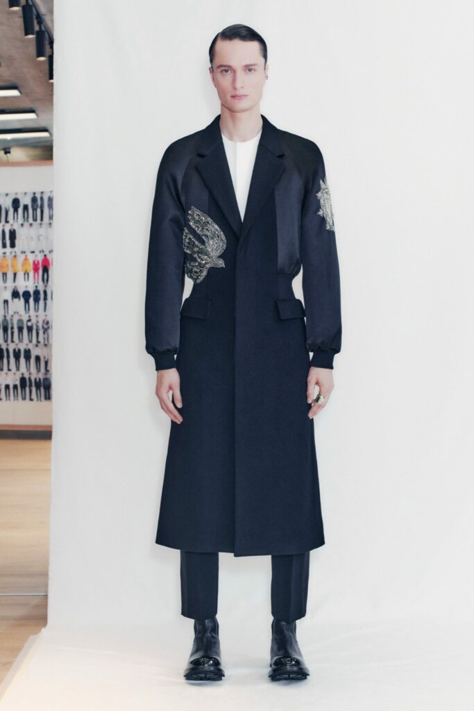 Looks de la colección masculina de la firma Alexander McQueen otoño/invierno 2021-2022