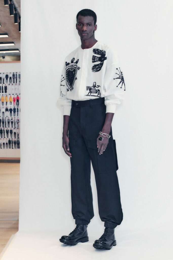 Looks de la colección masculina de la firma Alexander McQueen otoño/invierno 2021-2022