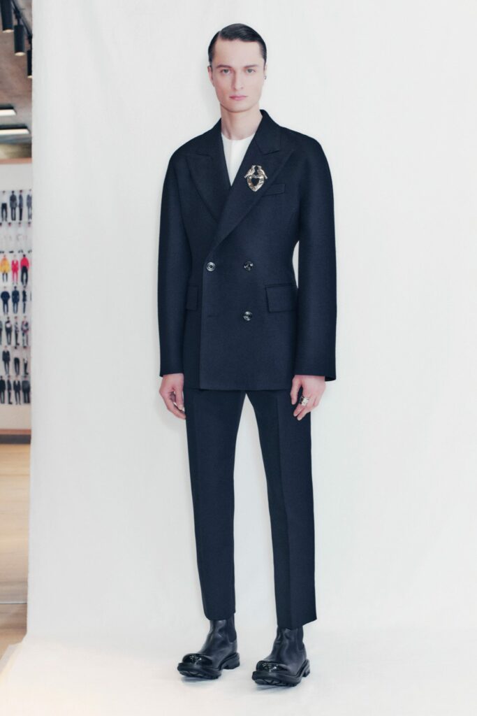 Looks de la colección masculina de la firma Alexander McQueen otoño/invierno 2021-2022