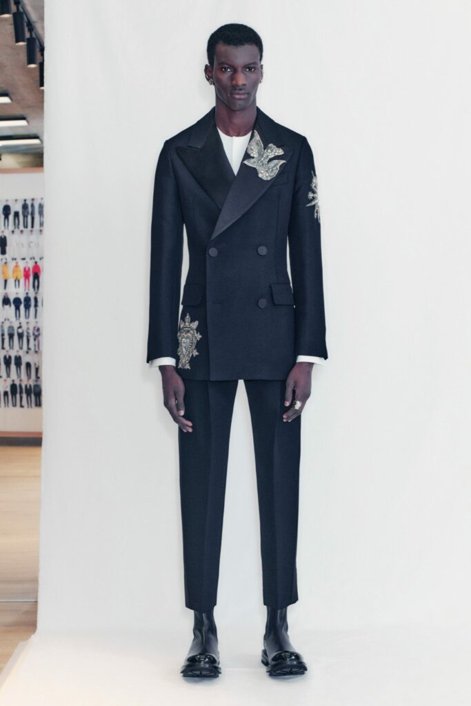 Looks de la colección masculina de la firma Alexander McQueen otoño/invierno 2021-2022