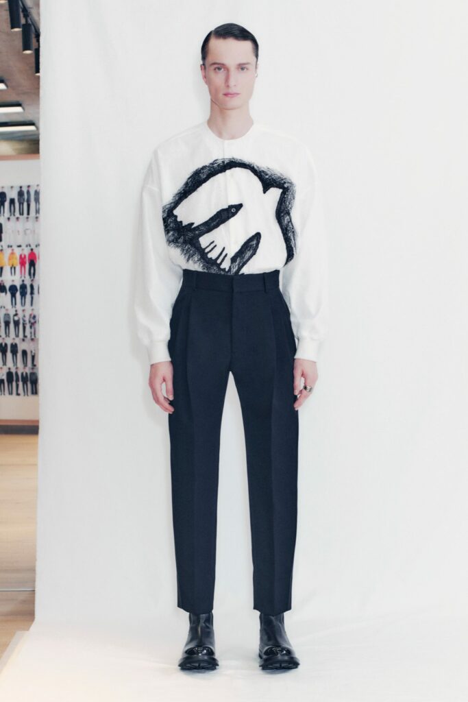 Looks de la colección masculina de la firma Alexander McQueen otoño/invierno 2021-2022