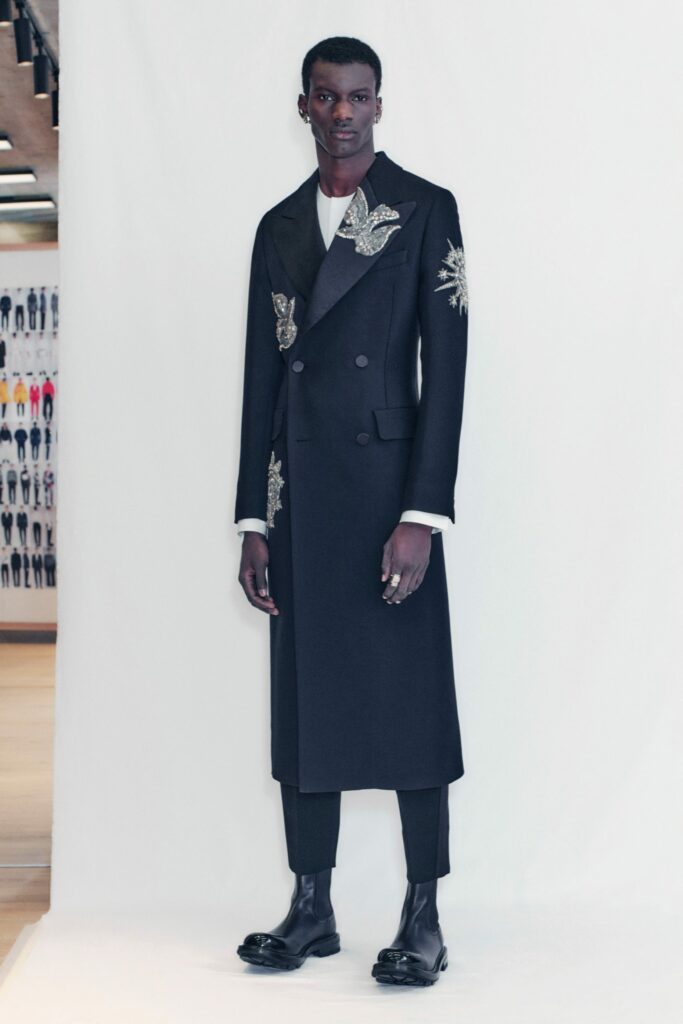 Looks de la colección masculina de la firma Alexander McQueen otoño/invierno 2021-2022