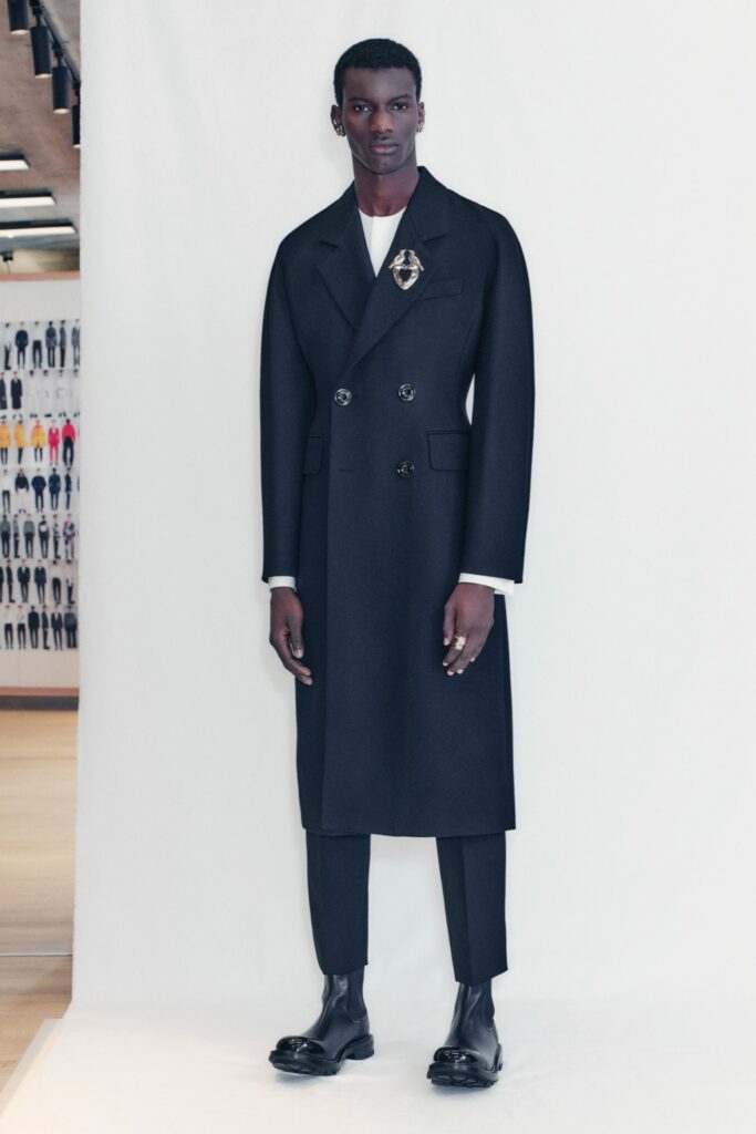 Looks de la colección masculina de la firma Alexander McQueen otoño/invierno 2021-2022