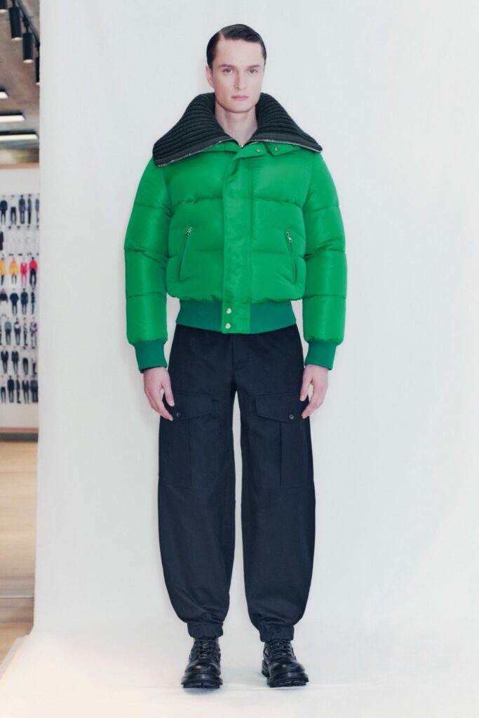 Looks de la colección masculina de la firma Alexander McQueen otoño/invierno 2021-2022