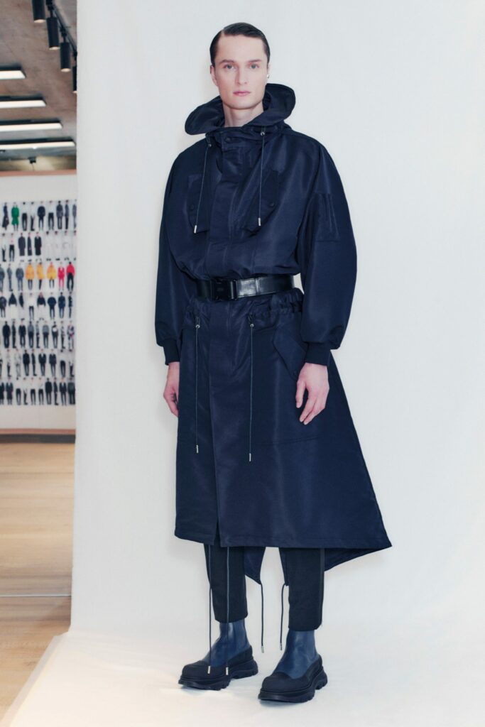 Looks de la colección masculina de la firma Alexander McQueen otoño/invierno 2021-2022