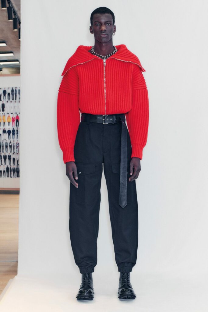 Looks de la colección masculina de la firma Alexander McQueen otoño/invierno 2021-2022
