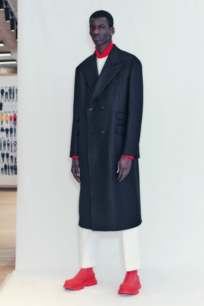 Looks de la colección masculina de la firma Alexander McQueen otoño/invierno 2021-2022