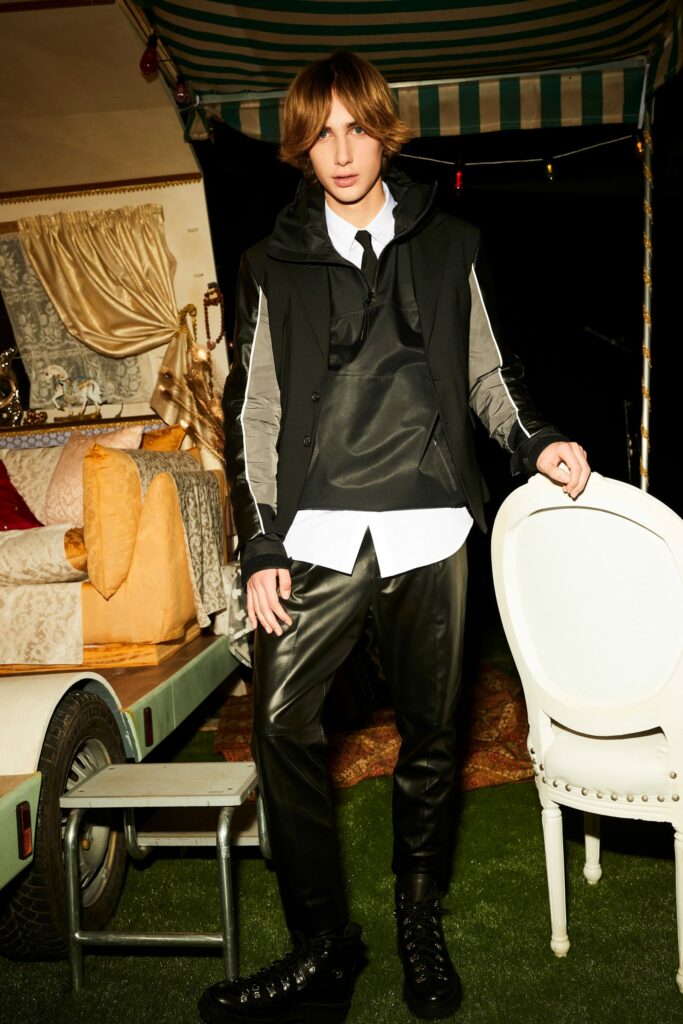 Look de la colección Dsquared2 para hombre de la temporada otoño/invierno 2021-2022