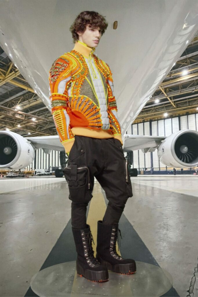 El modelo Fernando Líndez en el desfile Balmain para hombre temporada otoño invierno 2021 2022