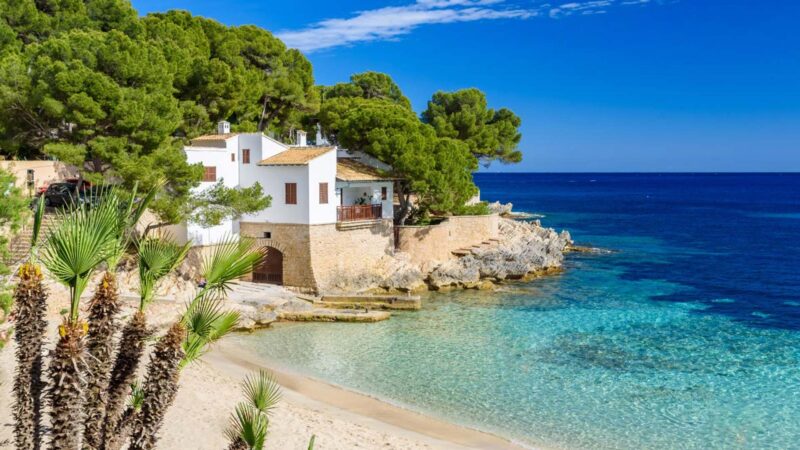 Cala Gat Rajada, una de las playas mediterráneas más bonitas de España