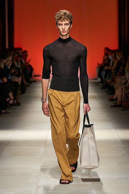 Desfile Salvatore Ferragamo colección primavera 2022 para hombre