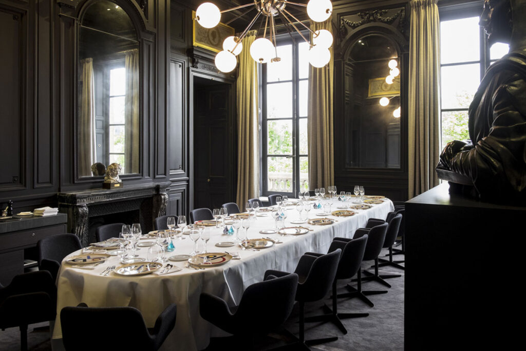 Mesa del restaurante Guy Savoy (París, Francia)