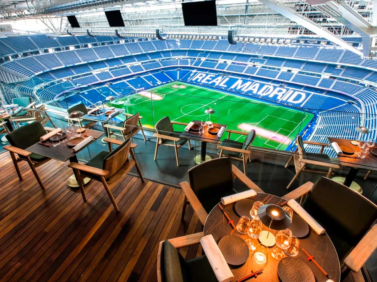 Vista al palco del Santiago Bernabeu desde el restaurante KO by 99 Sushi Bar.