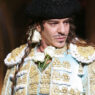 John Galliano desfila con la colección de alta costura de Dior para otoño/invierno de 2008 el 2 de julio en Versalles, Francia.