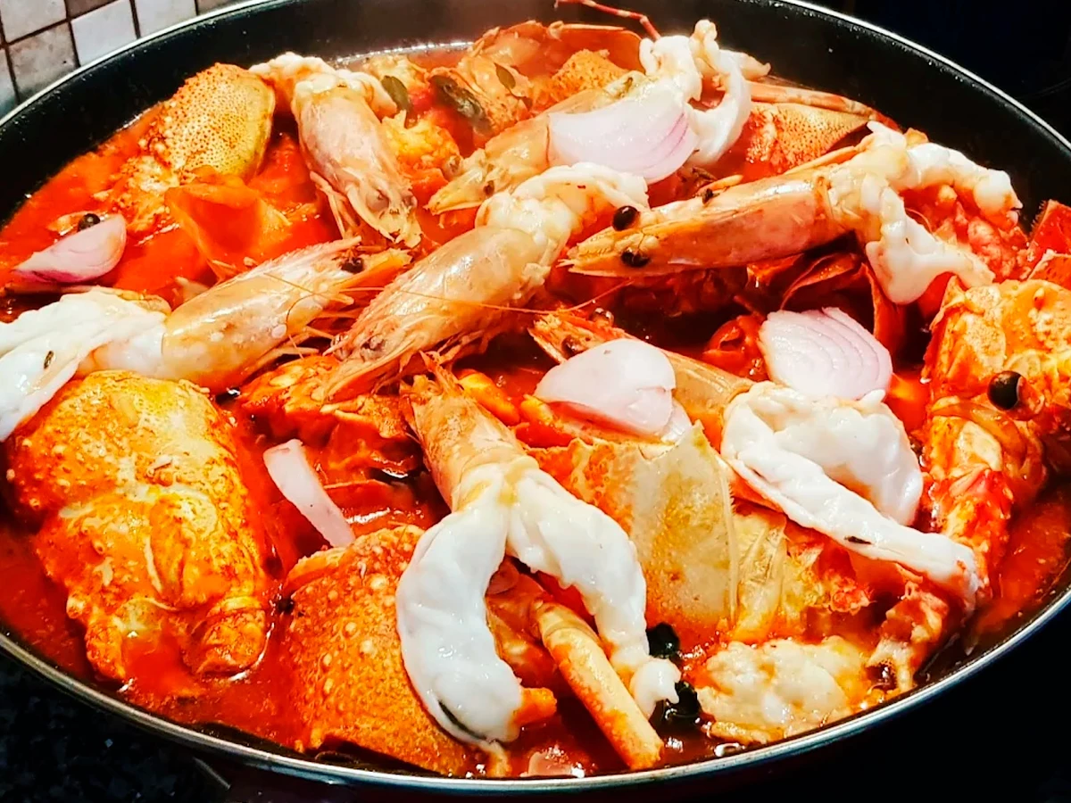 Plato de pasta y mariscos del restaurante italiano Trattoria d´Alfredo, en Madrid