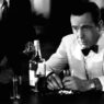 La escena de la película Casablanca en la que se ve a Humphrey Bogart con un cóctel es un buen ejemplo para representar cuáles son las mejores coctelerías de Madrid