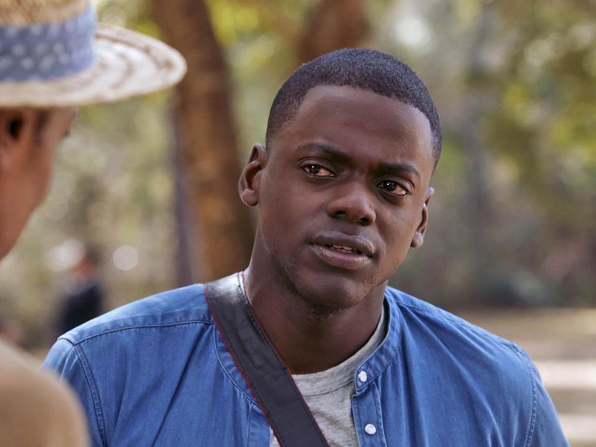Escena de la película "Déjame salir" en la que se ve a su protagonista Daniel Kaluuya.