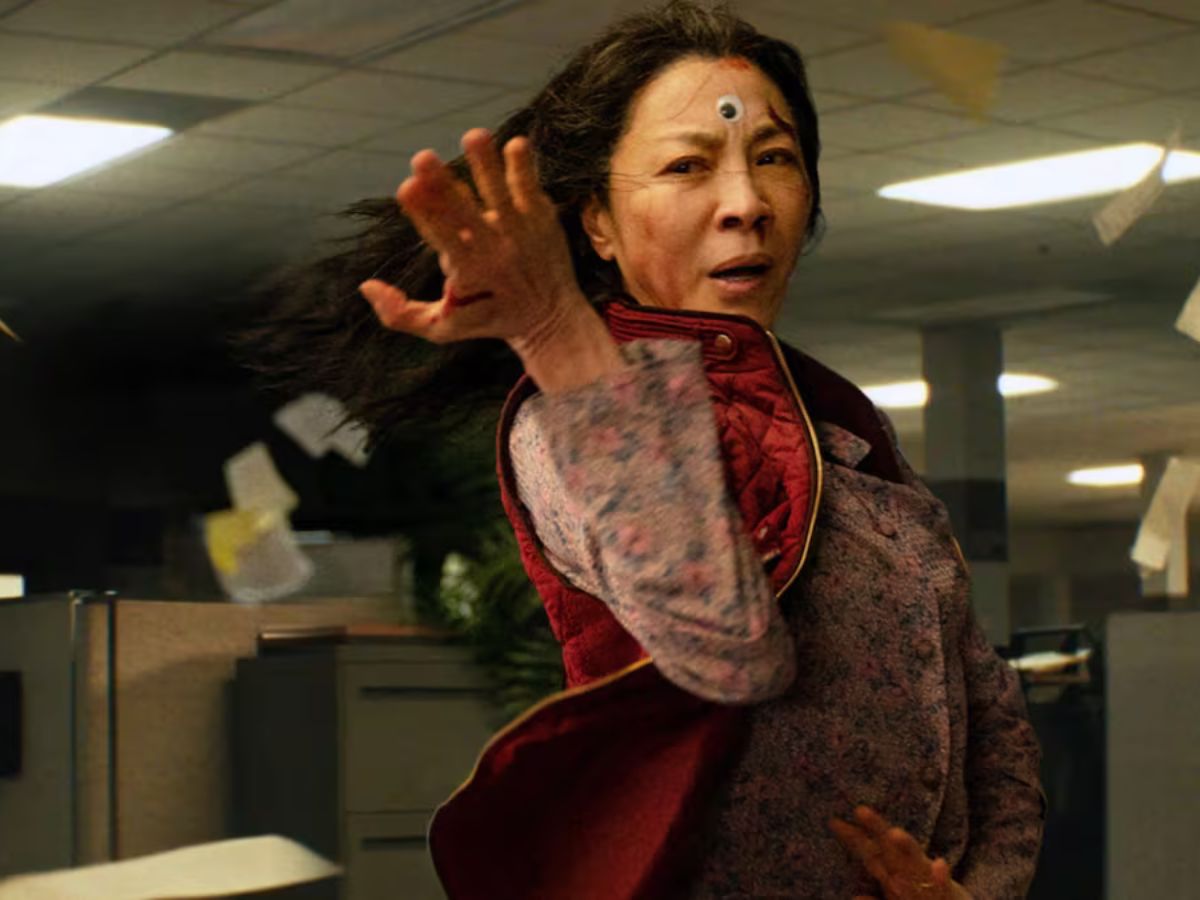 Escena de la película "Todo a la vez en todas partes"