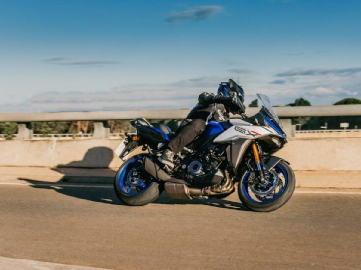 Moto Suzuki GSX-S1000 GX en pista