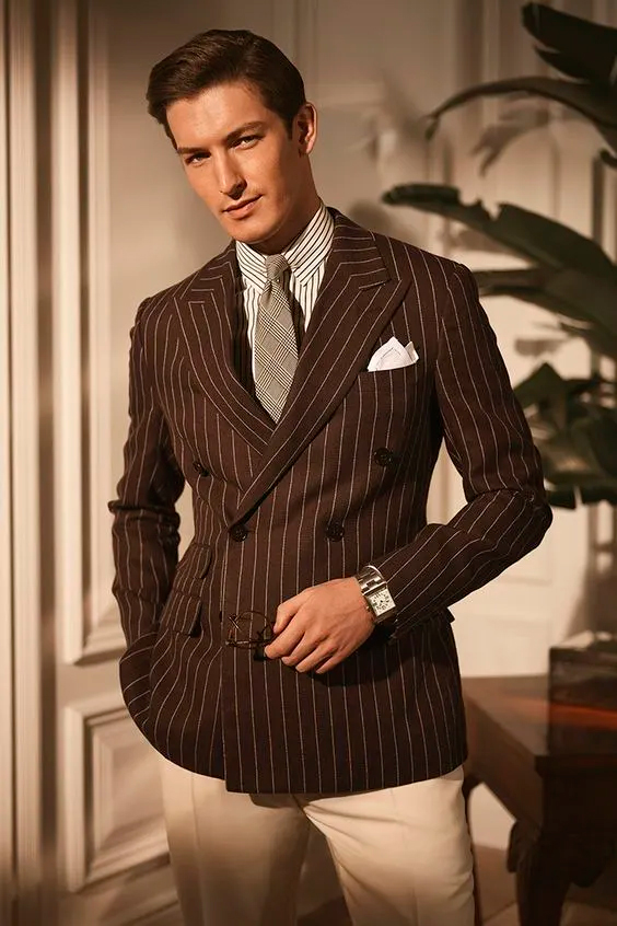 como-vestir-bien-un-traje-de-hombre-consejos-estilo-puño-chaqueta-pañuelo