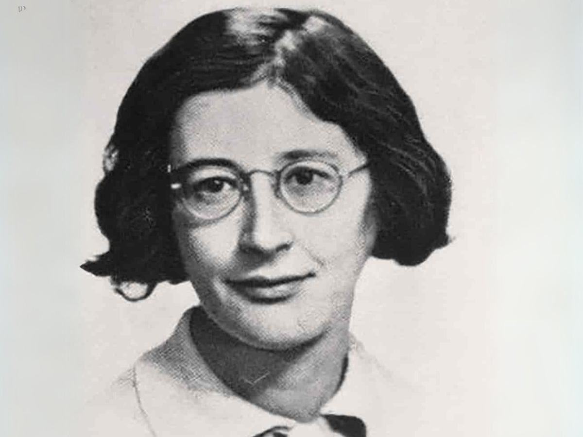 Retrato en blanco y negro de la filósofa francesa Simone Weil, con gafas redondas y media melena