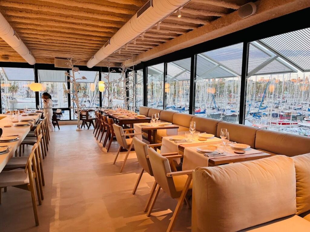 restaurantes-de-moda-en-barcelona-con-terraza-fiskebar