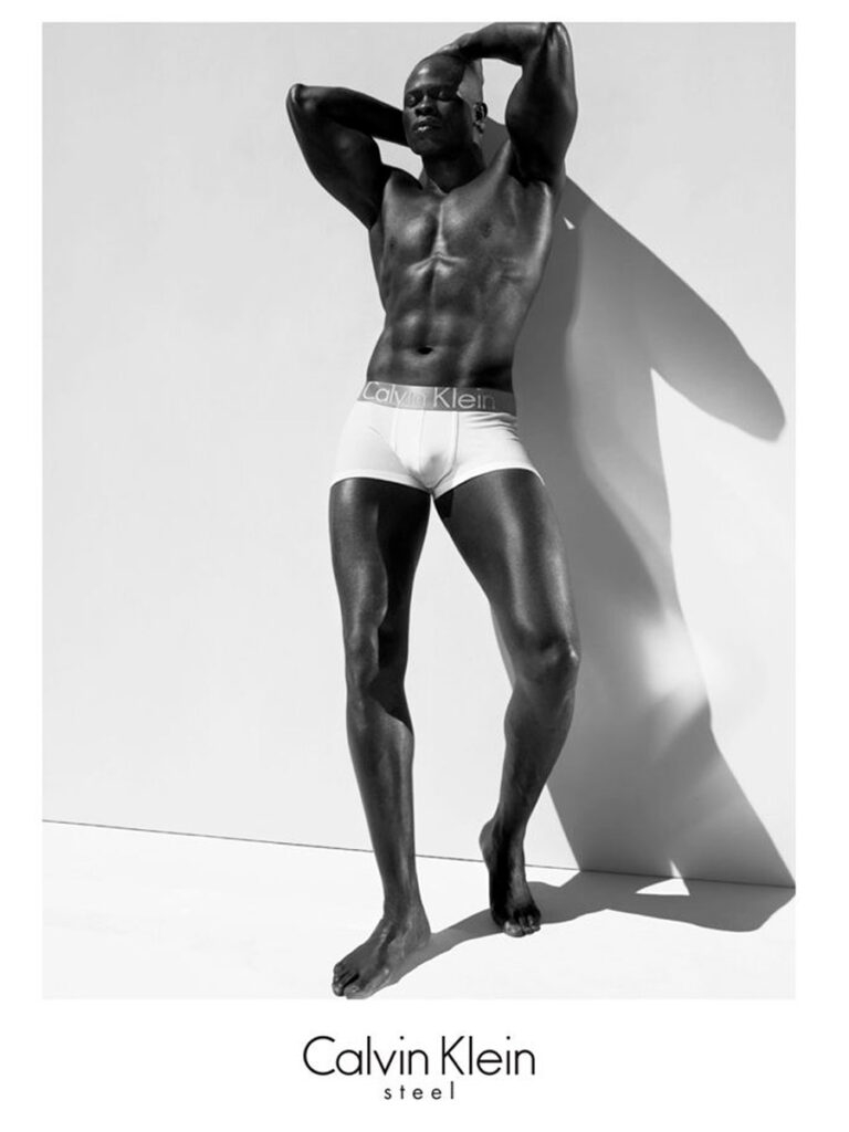 modelos-hombres-negros-famosos-Djimon-Hounsou