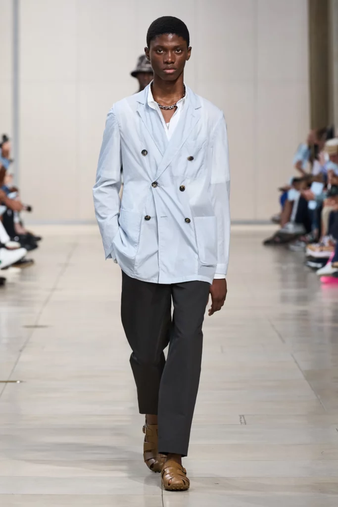 tendencias-moda-hombre-verano-2024-hermes-blazers-doble-botonadura