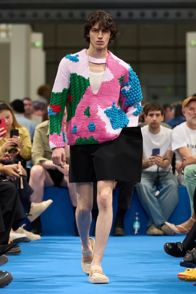 tendencias-moda-hombre-verano-2024-jw-anderson-crochet