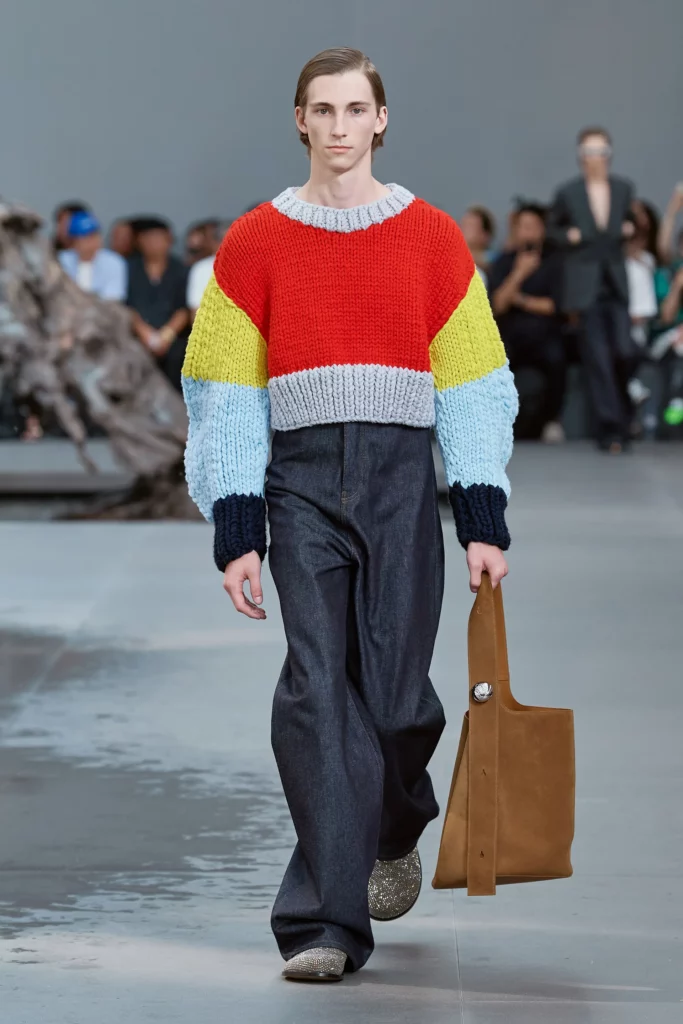 tendencias-moda-hombre-verano-2024-loewe-crochet